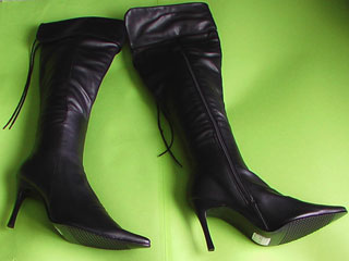 Black kneehigh boots